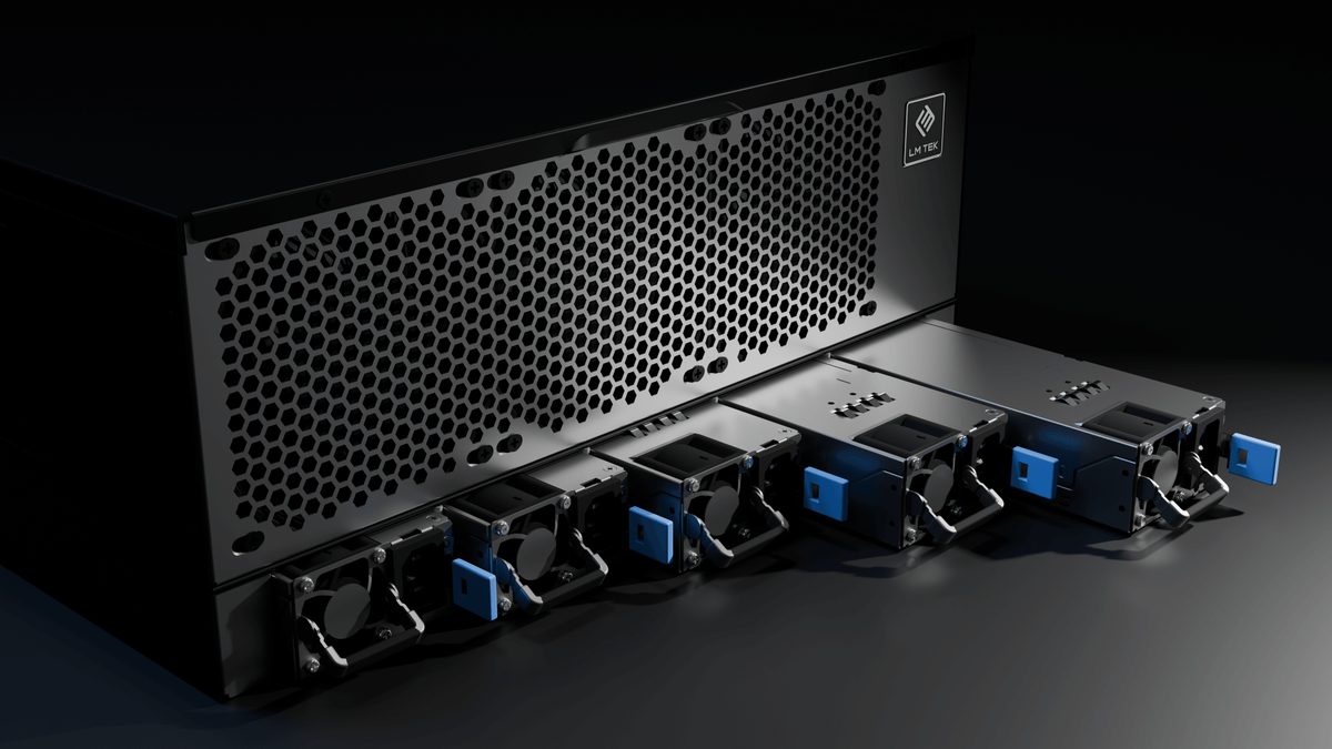 Задняя панель LM TEK 4U8GPU10KW: блоки питания и ввод-вывод